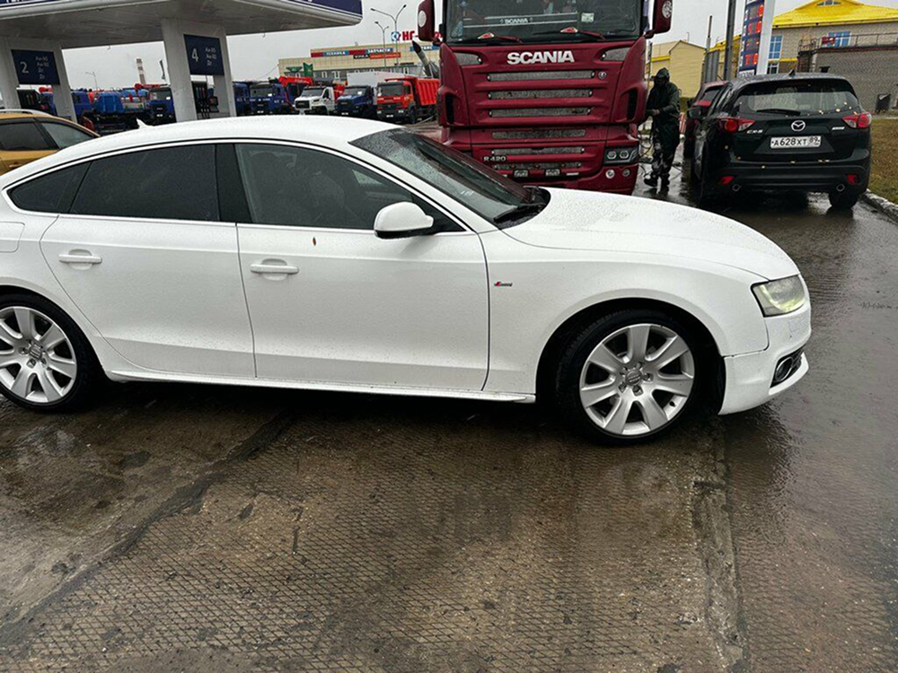 Машина на автовозе