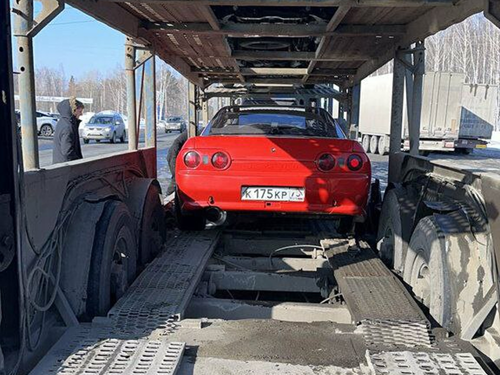 Машина на автовозе